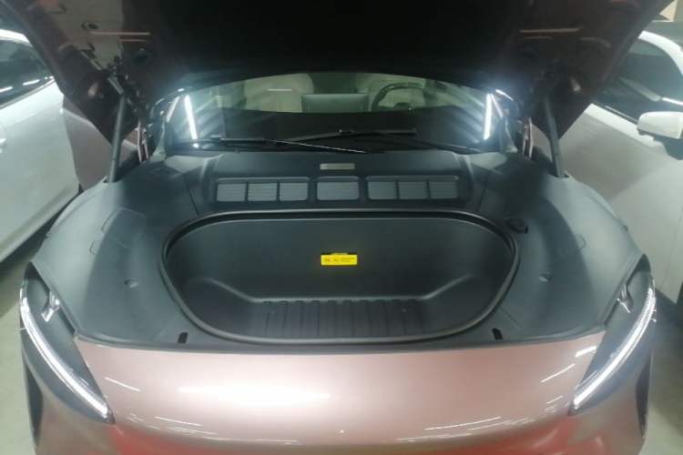 Used Xiaomi Auto YU7 2025 Ultra-Long Range High-Performance All-Wheel-Drive Max Edition Engine Bay
