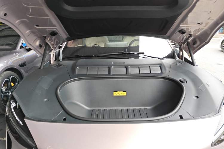 Used Xiaomi Auto YU7 2025 Ultra-Long Range High-Performance All-Wheel-Drive Max Edition Engine Bay