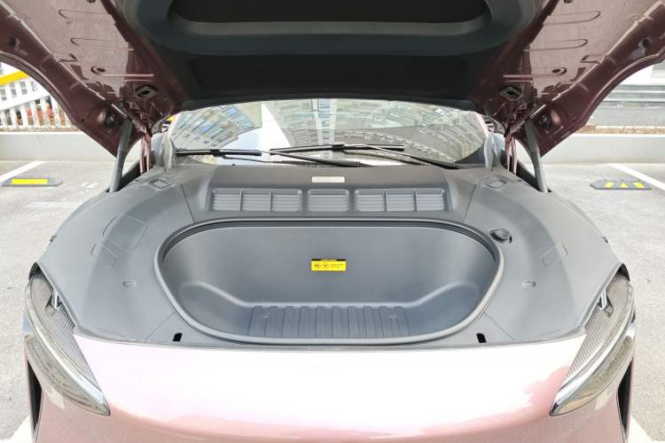Used Xiaomi Auto YU7 2025 Ultra-Long Range High-Performance All-Wheel-Drive Max Edition Engine Bay