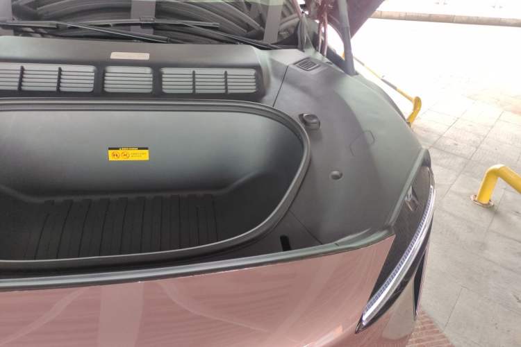Used Xiaomi Auto YU7 2025 Ultra-Long Range High-Performance All-Wheel-Drive Max Edition Engine Bay Left