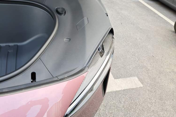 Used Xiaomi Auto YU7 2025 Ultra-Long Range High-Performance All-Wheel-Drive Max Edition Engine Bay Left