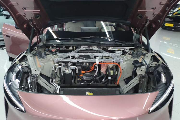 Used Xiaomi Auto YU7 2025 Ultra-Long Range High-Performance All-Wheel-Drive Max Edition Engine Bay