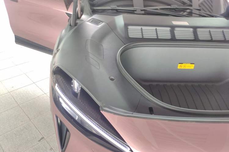 Used Xiaomi Auto YU7 2025 Ultra-Long Range High-Performance All-Wheel-Drive Max Edition Engine Bay Right