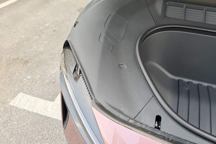 Used Xiaomi Auto YU7 2025 Ultra-Long Range High-Performance All-Wheel-Drive Max Edition Engine Bay Right