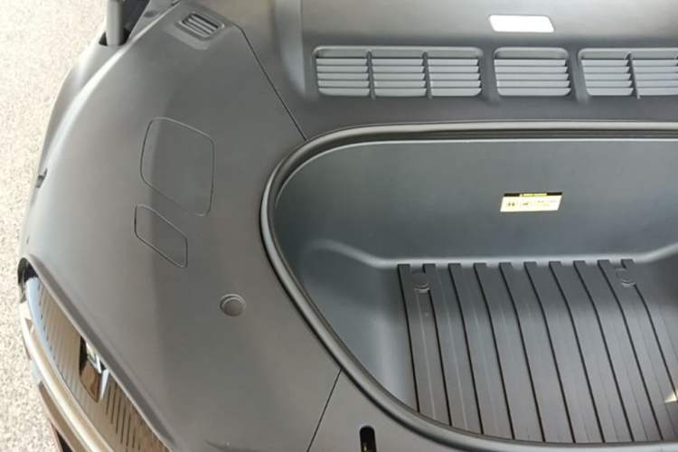Used Xiaomi Auto YU7 2025 Ultra-Long Range High-Performance All-Wheel-Drive Max Edition Engine Bay Right
