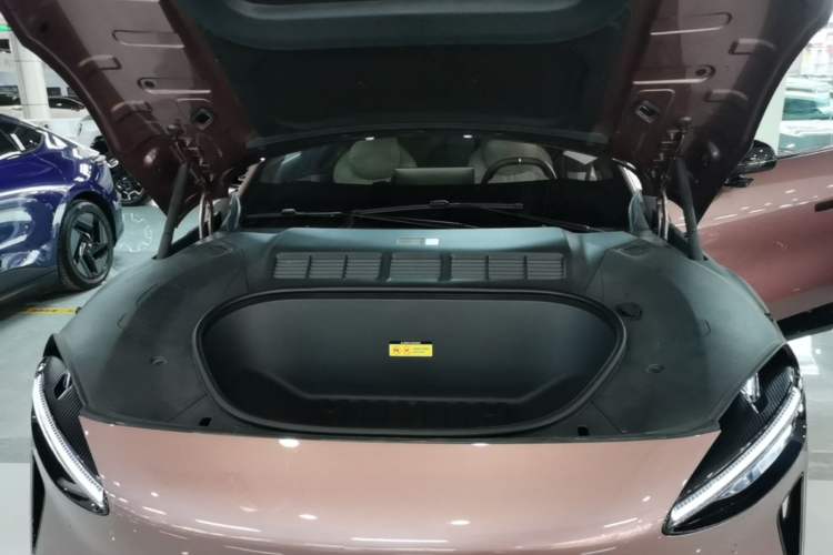 Used Xiaomi Auto YU7 2025 Ultra-Long Range High-Performance All-Wheel-Drive Max Edition Engine Bay