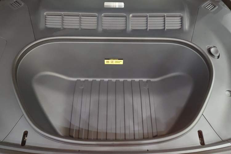 Used Xiaomi Auto YU7 2025 Ultra-Long Range High-Performance All-Wheel-Drive Max Edition Engine Bay