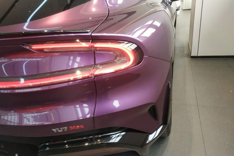 Used Xiaomi Auto YU7 2025 Ultra-Long Range High-Performance All-Wheel-Drive Max Edition Exterior 3