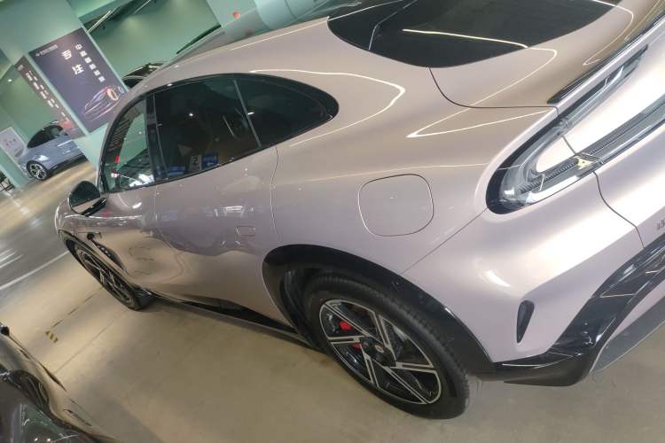 Used Xiaomi Auto YU7 2025 Ultra-Long Range High-Performance All-Wheel-Drive Max Edition Exterior 3