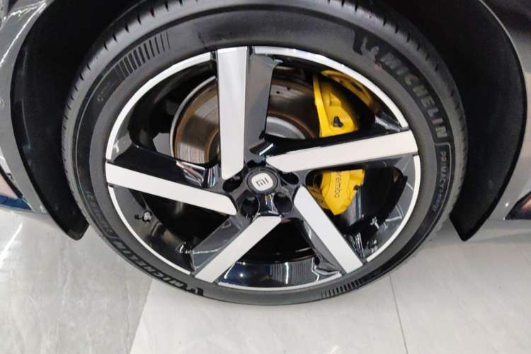 Used Xiaomi Auto YU7 2025 Ultra-Long Range High-Performance All-Wheel-Drive Max Edition Exterior 4