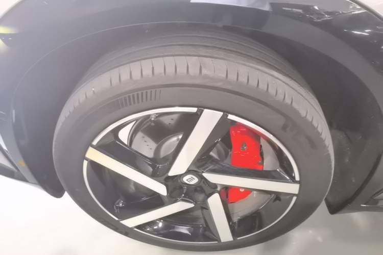 Used Xiaomi Auto YU7 2025 Ultra-Long Range High-Performance All-Wheel-Drive Max Edition Exterior 4