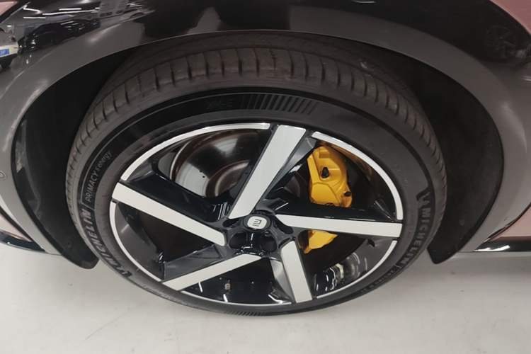 Used Xiaomi Auto YU7 2025 Ultra-Long Range High-Performance All-Wheel-Drive Max Edition Exterior 4