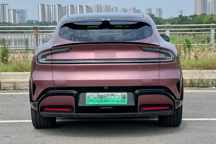 Used Xiaomi Auto YU7 2025 Ultra-Long Range High-Performance All-Wheel-Drive Max Edition Exterior 4