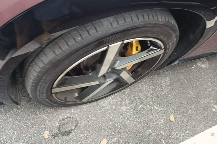 Used Xiaomi Auto YU7 2025 Ultra-Long Range High-Performance All-Wheel-Drive Max Edition Exterior 4