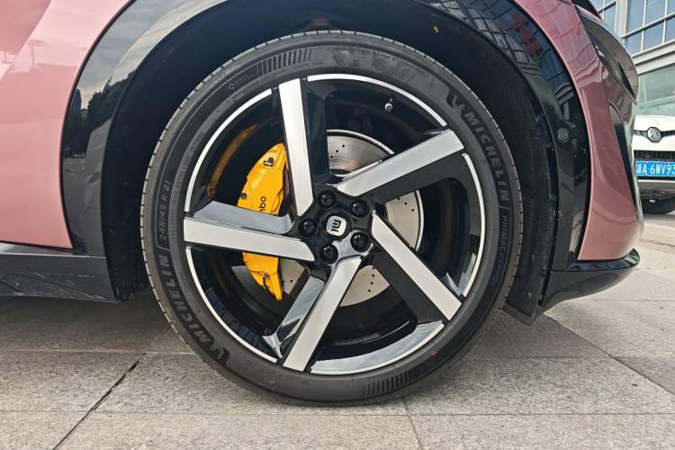 Used Xiaomi Auto YU7 2025 Ultra-Long Range High-Performance All-Wheel-Drive Max Edition Exterior 5