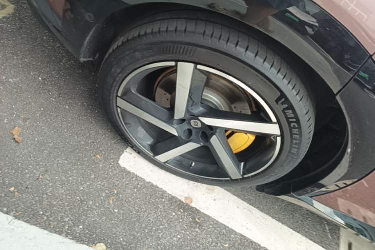 Used Xiaomi Auto YU7 2025 Ultra-Long Range High-Performance All-Wheel-Drive Max Edition Exterior 5