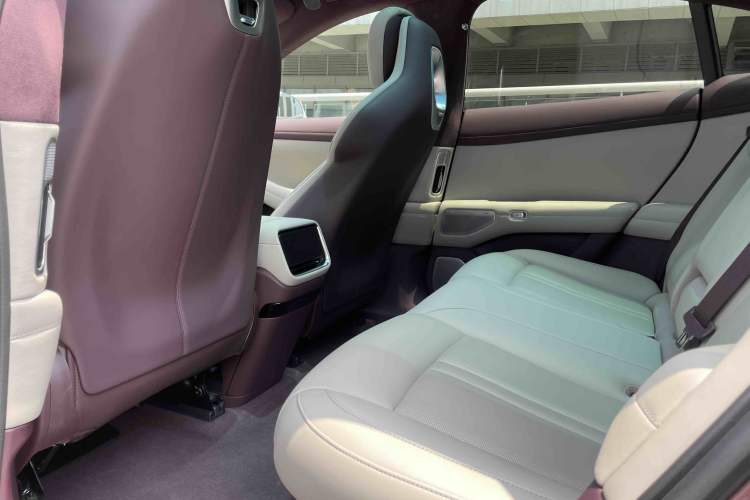 Used Xiaomi Auto YU7 2025 Ultra-Long Range High-Performance All-Wheel-Drive Max Edition Exterior 7