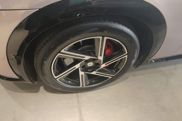 Used Xiaomi Auto YU7 2025 Ultra-Long Range High-Performance All-Wheel-Drive Max Edition Exterior 7