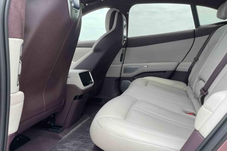 Used Xiaomi Auto YU7 2025 Ultra-Long Range High-Performance All-Wheel-Drive Max Edition Exterior 8