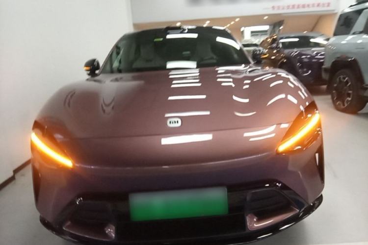 Used Xiaomi Auto YU7 2025 Ultra-Long Range High-Performance All-Wheel-Drive Max Edition Front