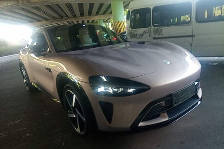 Used Xiaomi Auto YU7 2025 Ultra-Long Range High-Performance All-Wheel-Drive Max Edition Front Right 45 Deg