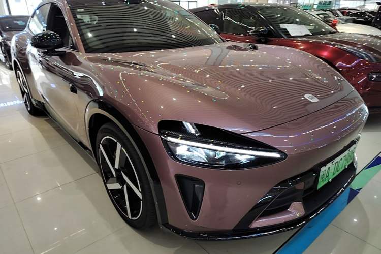 Used Xiaomi Auto YU7 2025 Ultra-Long Range High-Performance All-Wheel-Drive Max Edition Front Right 45 Deg