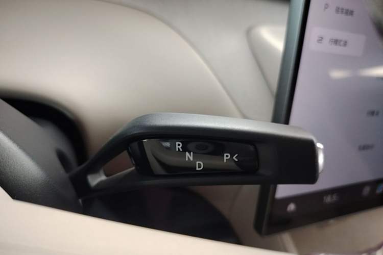 Used Xiaomi Auto YU7 2025 Ultra-Long Range High-Performance All-Wheel-Drive Max Edition Gear Lever
