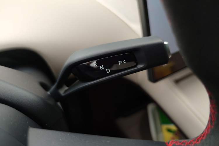 Used Xiaomi Auto YU7 2025 Ultra-Long Range High-Performance All-Wheel-Drive Max Edition Gear Lever