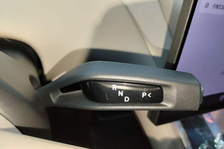 Used Xiaomi Auto YU7 2025 Ultra-Long Range High-Performance All-Wheel-Drive Max Edition Gear Lever