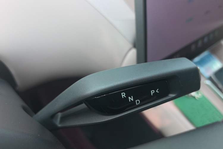 Used Xiaomi Auto YU7 2025 Ultra-Long Range High-Performance All-Wheel-Drive Max Edition Gear Lever