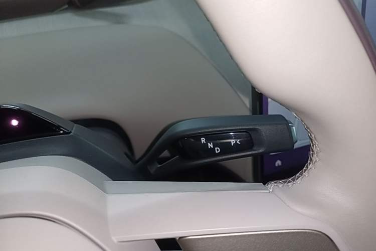 Used Xiaomi Auto YU7 2025 Ultra-Long Range High-Performance All-Wheel-Drive Max Edition Gear Lever