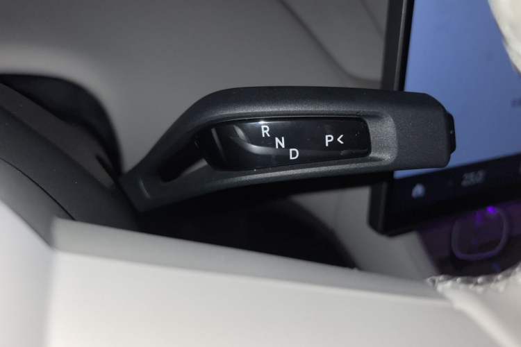 Used Xiaomi Auto YU7 2025 Ultra-Long Range Rear-Wheel Drive Version Gear Lever