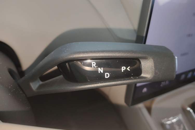 Used Xiaomi Auto YU7 2025 Ultra-Long Range High-Performance All-Wheel-Drive Max Edition Gear Lever