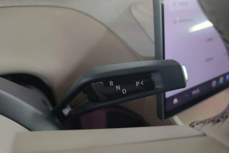 Used Xiaomi Auto YU7 2025 Ultra-Long Range High-Performance All-Wheel-Drive Max Edition Gear Lever