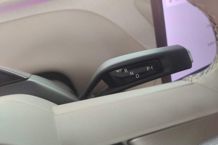 Used Xiaomi Auto YU7 2025 Ultra-Long Range High-Performance All-Wheel-Drive Max Edition Gear Lever