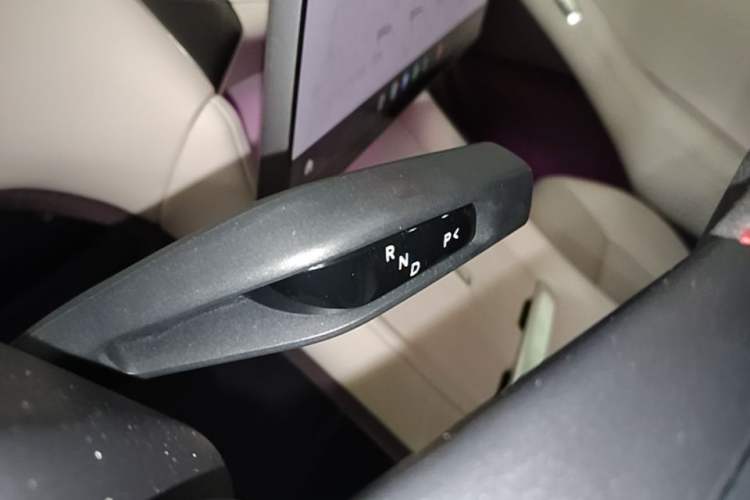 Used Xiaomi Auto YU7 2025 Ultra-Long Range High-Performance All-Wheel-Drive Max Edition Gear Lever