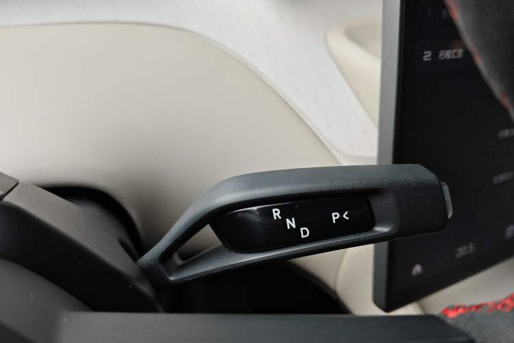 Used Xiaomi Auto YU7 2025 Ultra-Long Range High-Performance All-Wheel-Drive Max Edition Gear Lever