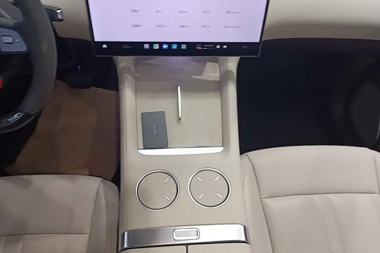 Used Xiaomi Auto YU7 2025 Ultra-Long Range High-Performance All-Wheel-Drive Max Edition Gear Lever