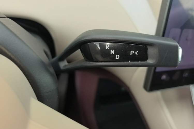 Used Xiaomi Auto YU7 2025 Ultra-Long Range High-Performance All-Wheel-Drive Max Edition Gear Lever