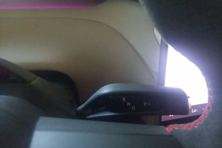 Used Xiaomi Auto YU7 2025 Ultra-Long Range High-Performance All-Wheel-Drive Max Edition Gear Lever