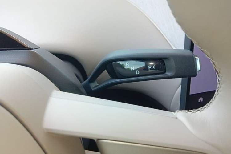 Used Xiaomi Auto YU7 2025 Ultra-Long Range High-Performance All-Wheel-Drive Max Edition Gear Lever