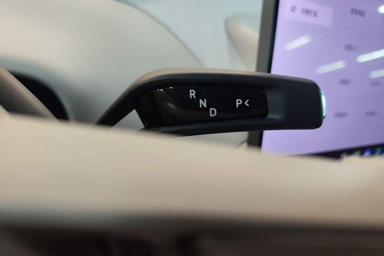 Used Xiaomi Auto YU7 2025 Ultra-Long Range High-Performance All-Wheel-Drive Max Edition Gear Lever