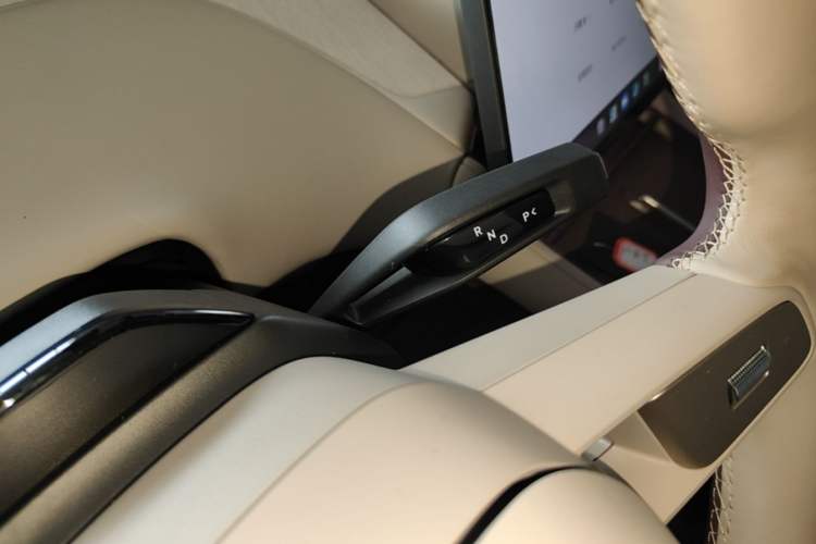 Used Xiaomi Auto YU7 2025 Ultra-Long Range All-Wheel Drive Pro Version Gear Lever