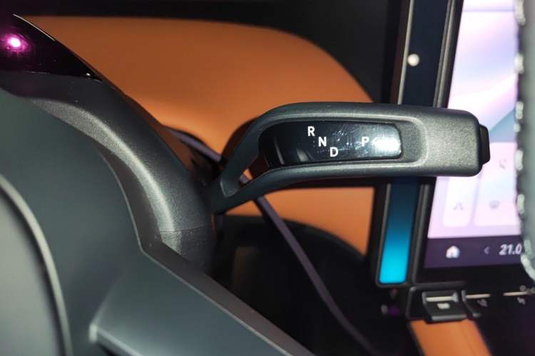 Used Xiaomi Auto YU7 2025 Ultra-Long Range High-Performance All-Wheel-Drive Max Edition Gear Lever
