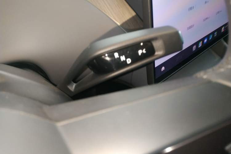 Used Xiaomi Auto YU7 2025 Ultra-Long Range High-Performance All-Wheel-Drive Max Edition Gear Lever