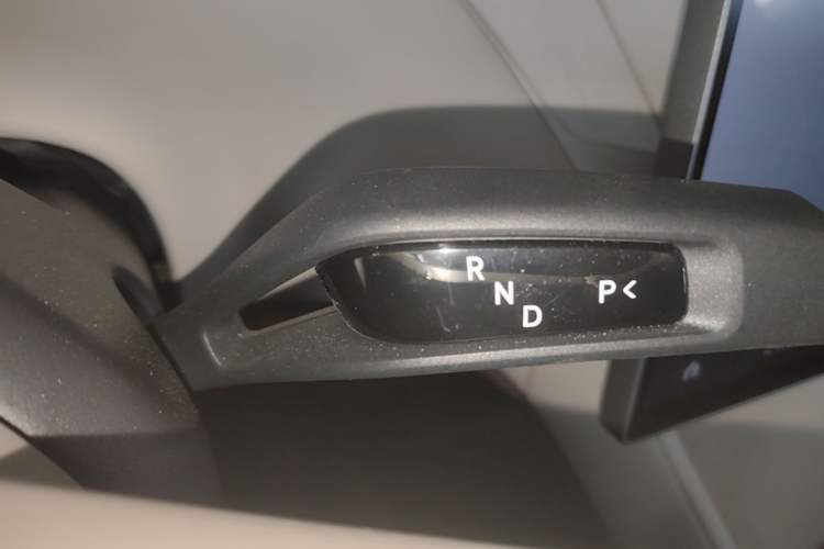 Used Xiaomi Auto YU7 2025 Ultra-Long Range High-Performance All-Wheel-Drive Max Edition Gear Lever
