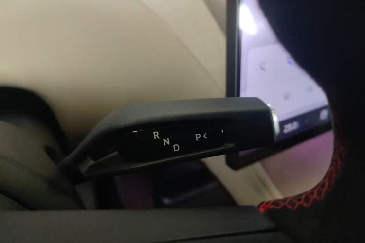 Used Xiaomi Auto YU7 2025 Ultra-Long Range High-Performance All-Wheel-Drive Max Edition Gear Lever