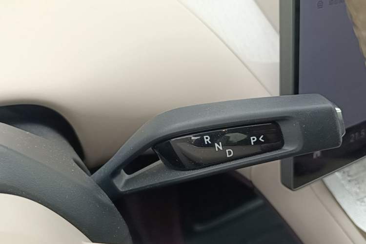 Used Xiaomi Auto YU7 2025 Ultra-Long Range High-Performance All-Wheel-Drive Max Edition Gear Lever