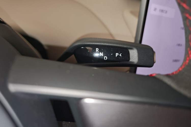 Used Xiaomi Auto YU7 2025 Ultra-Long Range High-Performance All-Wheel-Drive Max Edition Gear Lever