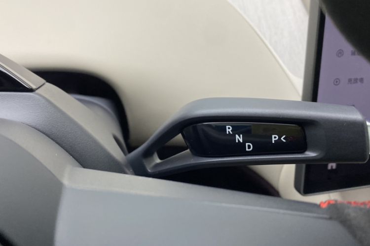 Used Xiaomi Auto YU7 2025 Ultra-Long Range High-Performance All-Wheel-Drive Max Edition Gear Lever